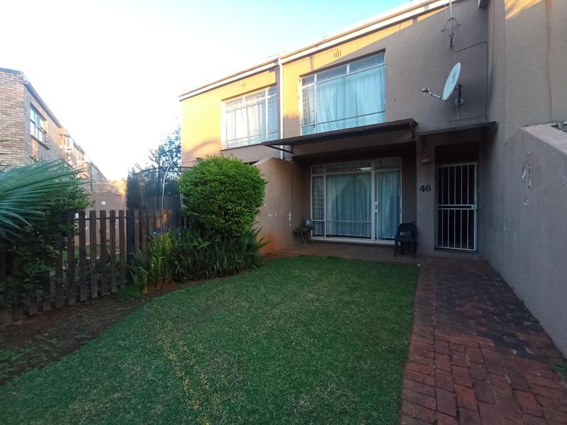 To Let 3 Bedroom Property for Rent in Florida Lake Gauteng