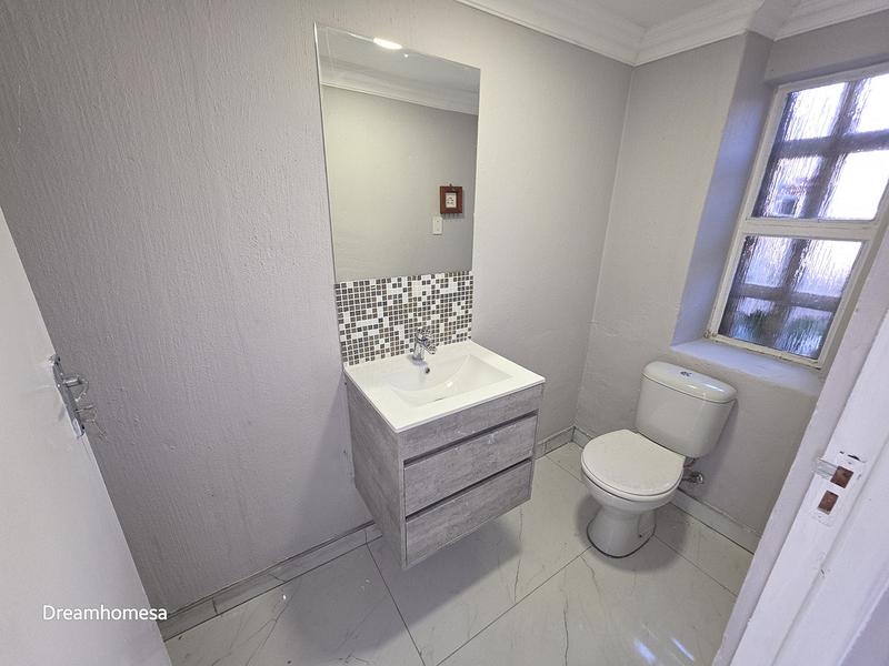 To Let 2 Bedroom Property for Rent in Morningside Gauteng