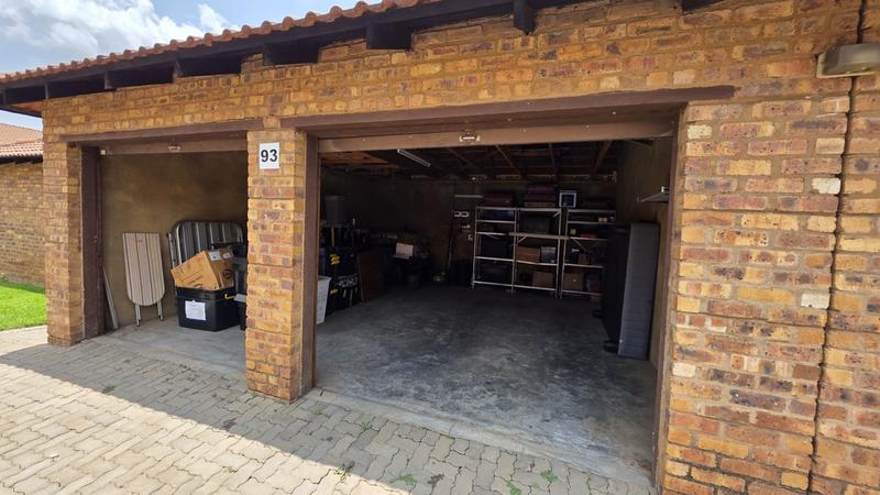 2 Bedroom Property for Sale in Annlin Gauteng