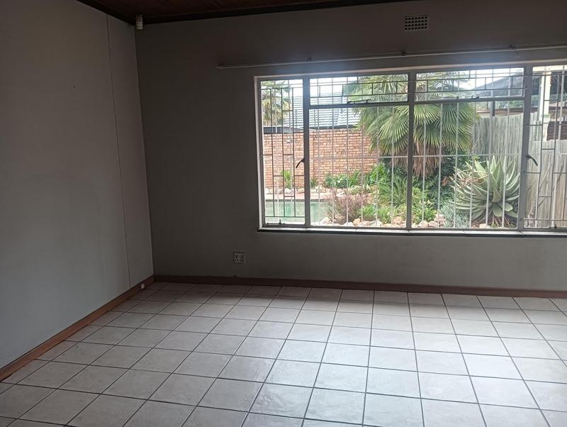 6 Bedroom Property for Sale in Freeway Park Gauteng