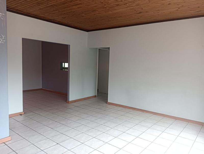 6 Bedroom Property for Sale in Freeway Park Gauteng