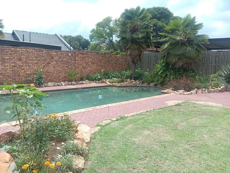 6 Bedroom Property for Sale in Freeway Park Gauteng