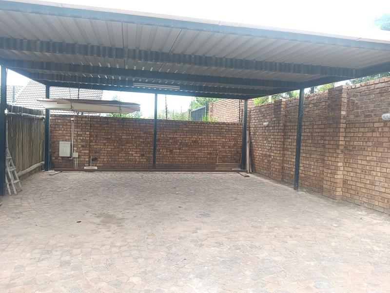 6 Bedroom Property for Sale in Freeway Park Gauteng