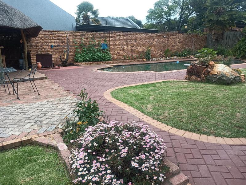 6 Bedroom Property for Sale in Freeway Park Gauteng