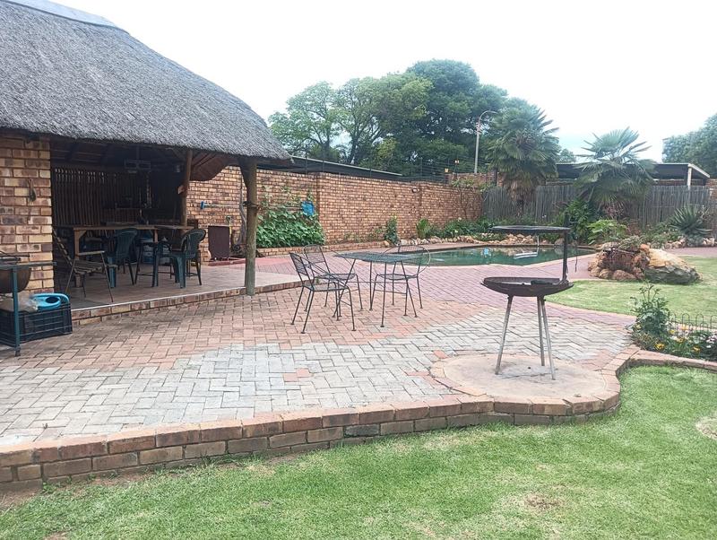 6 Bedroom Property for Sale in Freeway Park Gauteng