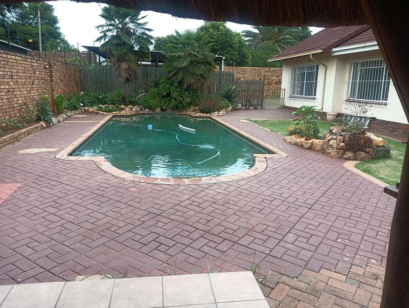 6 Bedroom Property for Sale in Freeway Park Gauteng