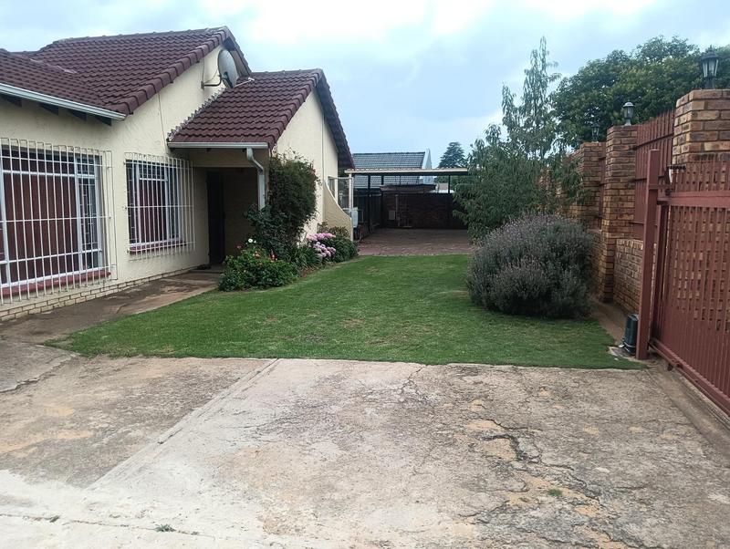 6 Bedroom Property for Sale in Freeway Park Gauteng