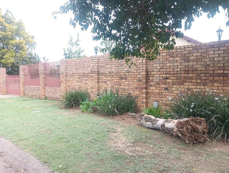 6 Bedroom Property for Sale in Freeway Park Gauteng