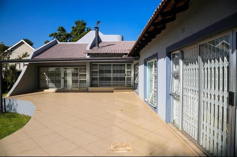 To Let 4 Bedroom Property for Rent in Bryanston Gauteng