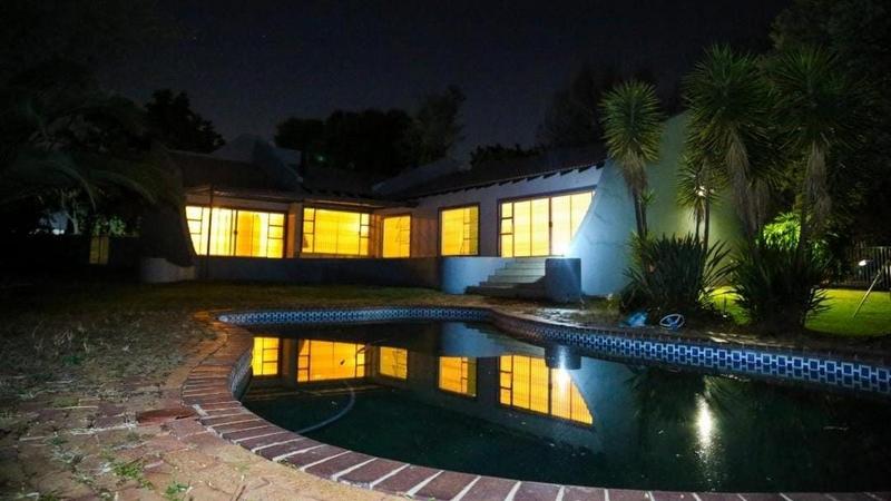 To Let 4 Bedroom Property for Rent in Bryanston Gauteng