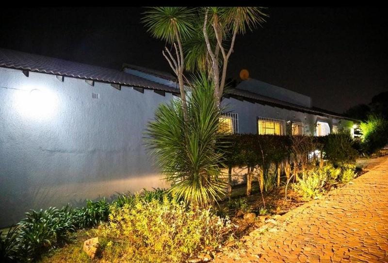 To Let 4 Bedroom Property for Rent in Bryanston Gauteng