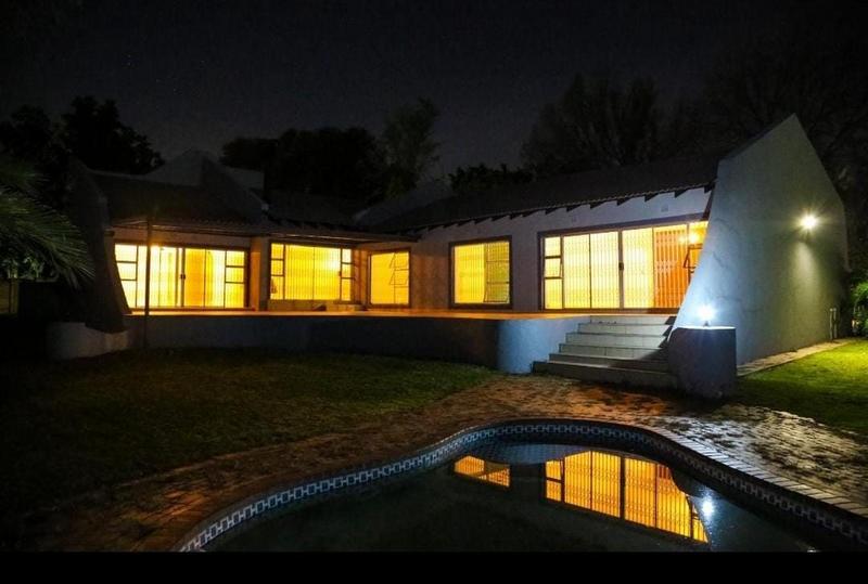 To Let 4 Bedroom Property for Rent in Bryanston Gauteng