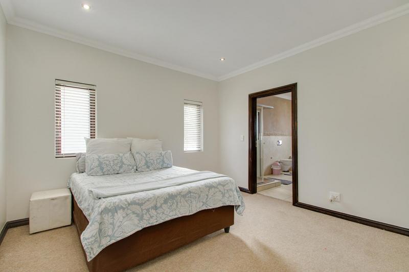 To Let 3 Bedroom Property for Rent in Broadacres Gauteng