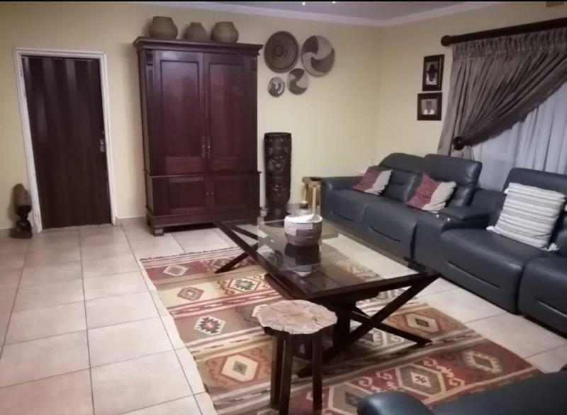 7 Bedroom Property for Sale in Clayville Gauteng