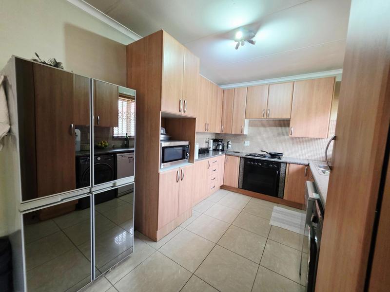 3 Bedroom Property for Sale in Noordwyk Gauteng