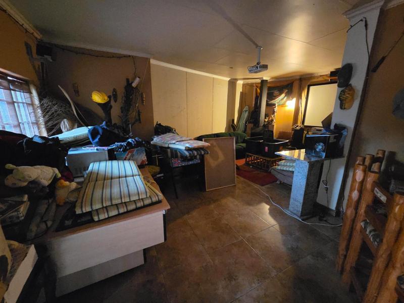 7 Bedroom Property for Sale in Elardus Park Gauteng