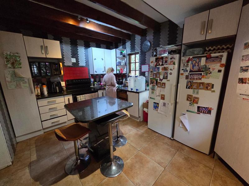 7 Bedroom Property for Sale in Elardus Park Gauteng