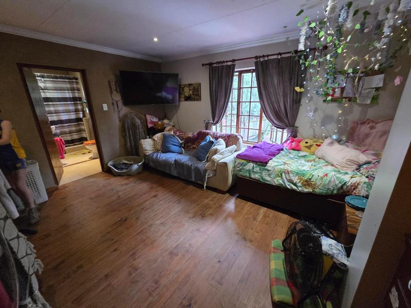 7 Bedroom Property for Sale in Elardus Park Gauteng