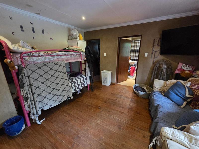 7 Bedroom Property for Sale in Elardus Park Gauteng