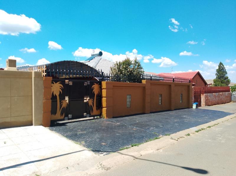 3 Bedroom Property for Sale in Lenasia South Gauteng