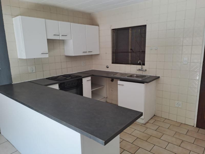 2 Bedroom Property for Sale in Helderkruin Gauteng
