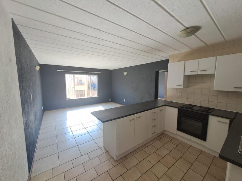 2 Bedroom Property for Sale in Helderkruin Gauteng