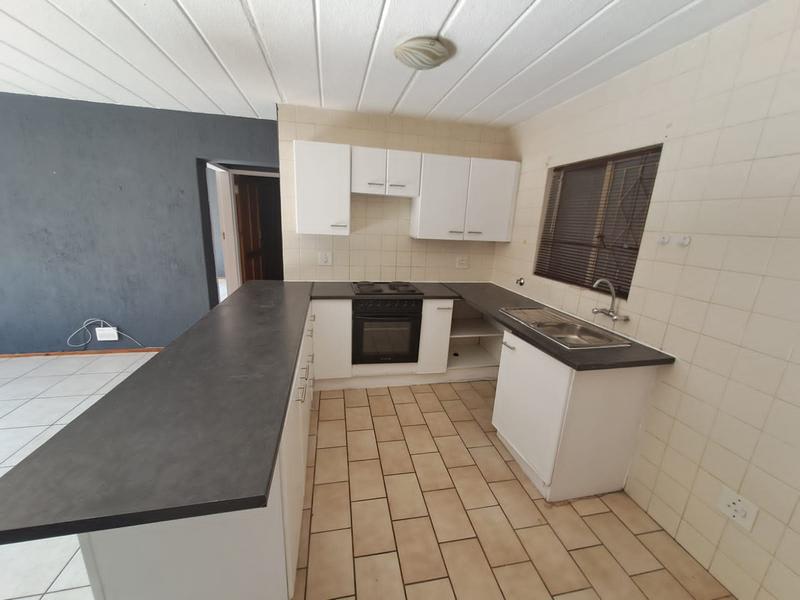 2 Bedroom Property for Sale in Helderkruin Gauteng