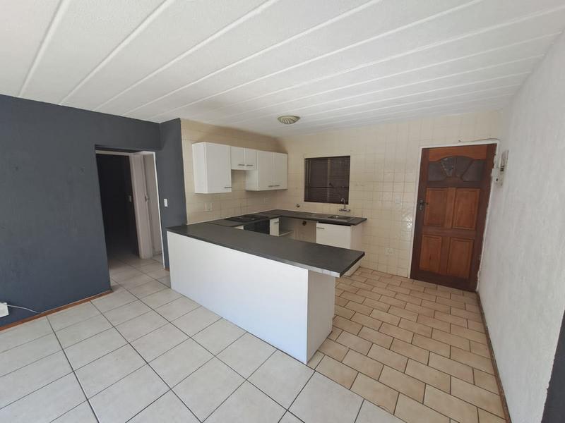 2 Bedroom Property for Sale in Helderkruin Gauteng