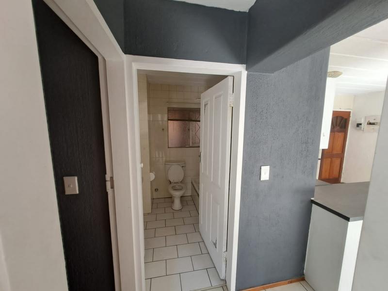 2 Bedroom Property for Sale in Helderkruin Gauteng
