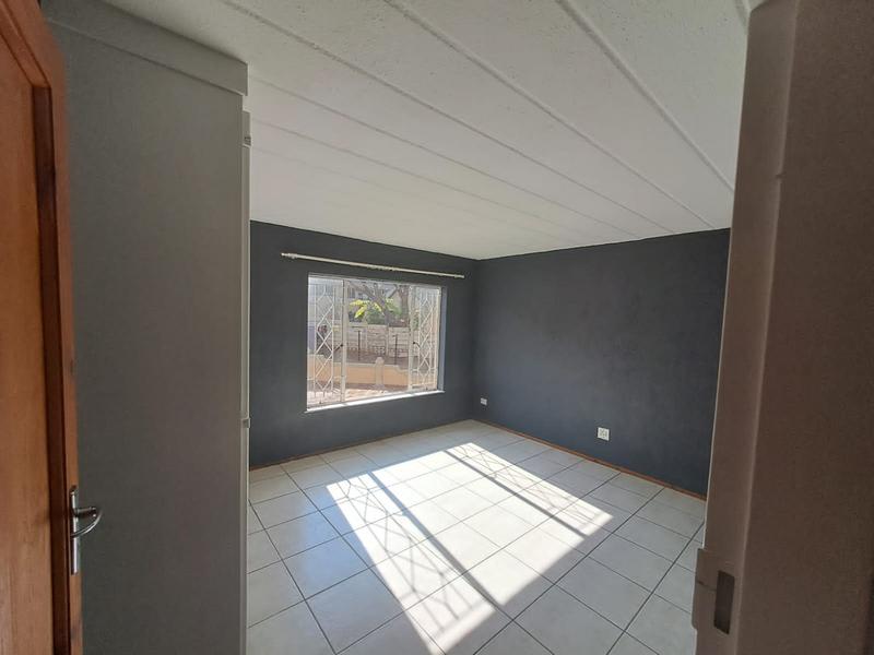 2 Bedroom Property for Sale in Helderkruin Gauteng