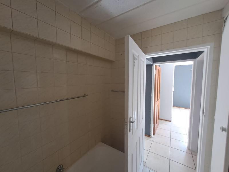 2 Bedroom Property for Sale in Helderkruin Gauteng