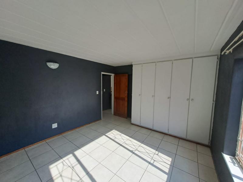 2 Bedroom Property for Sale in Helderkruin Gauteng