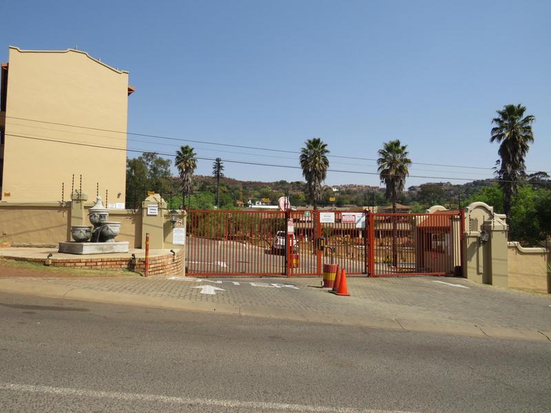 2 Bedroom Property for Sale in Helderkruin Gauteng