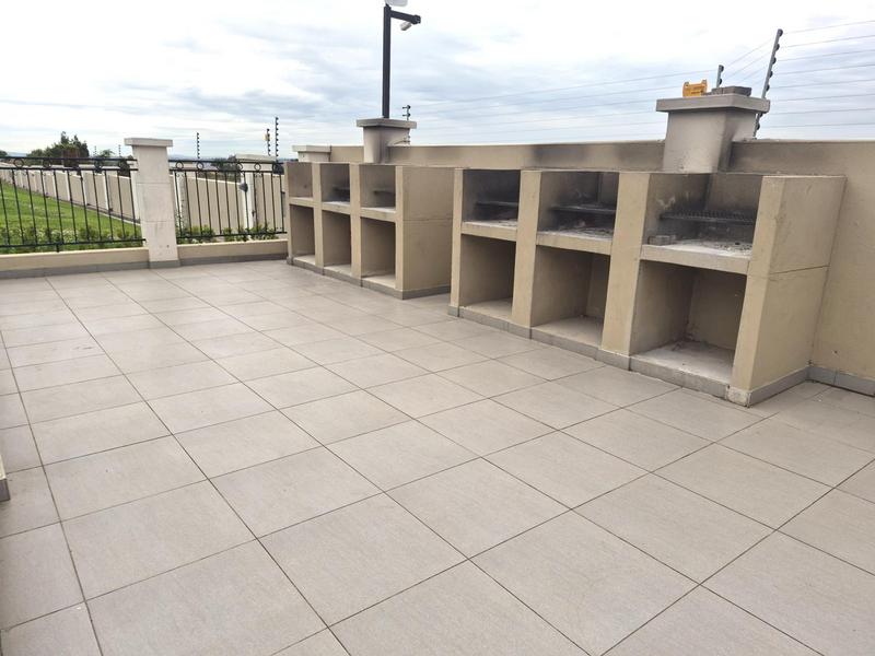 To Let 2 Bedroom Property for Rent in Blue Hills Gauteng