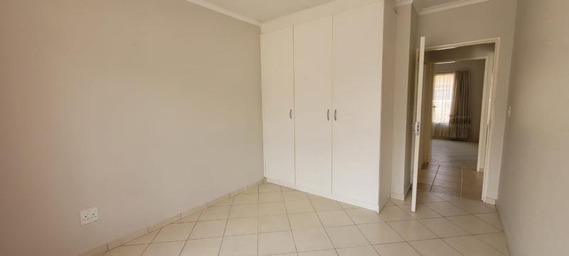 2 Bedroom Property for Sale in Mulbarton Gauteng