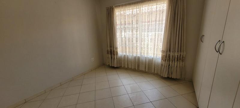 2 Bedroom Property for Sale in Mulbarton Gauteng