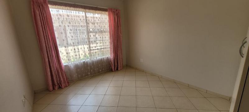 2 Bedroom Property for Sale in Mulbarton Gauteng
