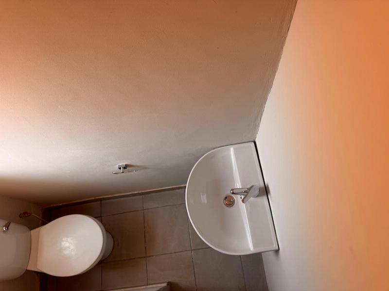 To Let 1 Bedroom Property for Rent in Wychwood Gauteng