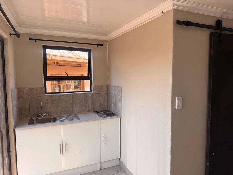 To Let 1 Bedroom Property for Rent in Wychwood Gauteng