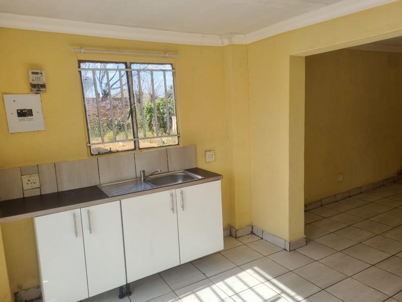 To Let 1 Bedroom Property for Rent in Primrose East Gauteng