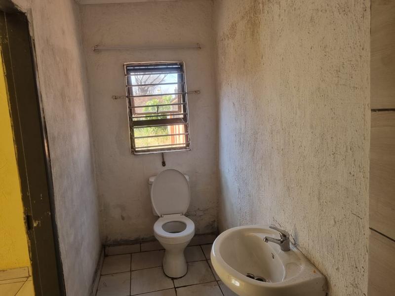 To Let 1 Bedroom Property for Rent in Primrose East Gauteng
