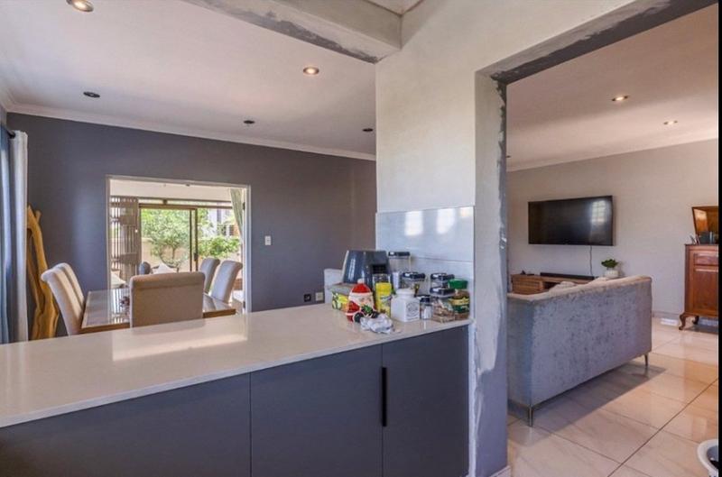 To Let 3 Bedroom Property for Rent in Pineslopes Gauteng