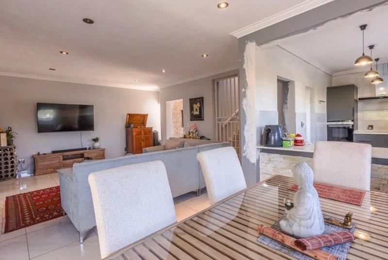 To Let 3 Bedroom Property for Rent in Pineslopes Gauteng