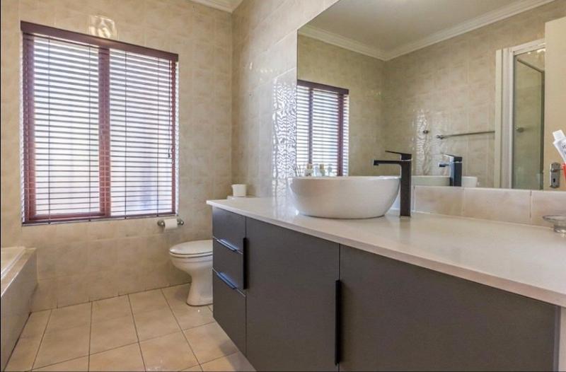 To Let 3 Bedroom Property for Rent in Pineslopes Gauteng