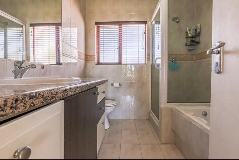 To Let 3 Bedroom Property for Rent in Pineslopes Gauteng