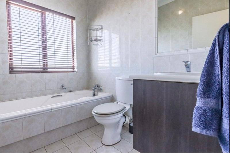 To Let 3 Bedroom Property for Rent in Pineslopes Gauteng