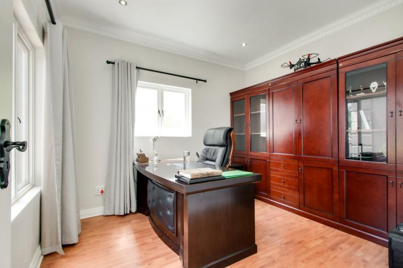 To Let 4 Bedroom Property for Rent in Dainfern Golf Estate Gauteng