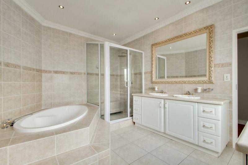 To Let 4 Bedroom Property for Rent in Dainfern Golf Estate Gauteng