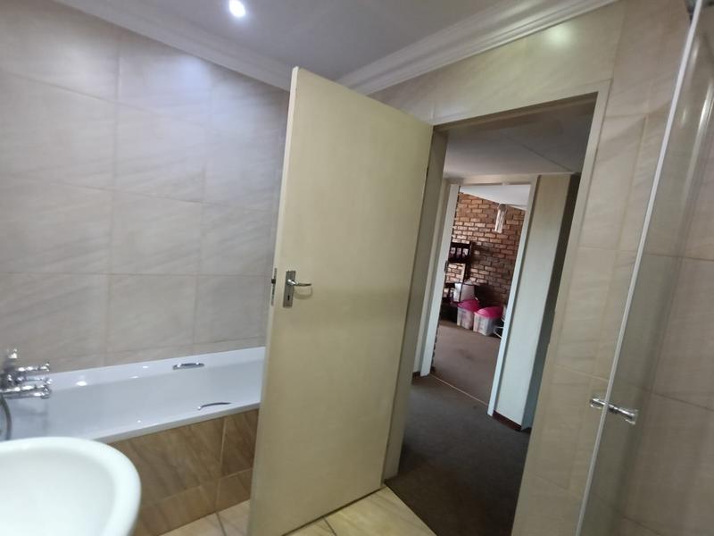 To Let 3 Bedroom Property for Rent in Casseldale Gauteng