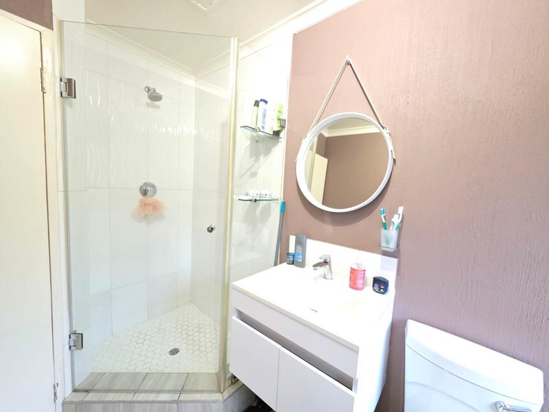 2 Bedroom Property for Sale in Sunninghill Gauteng